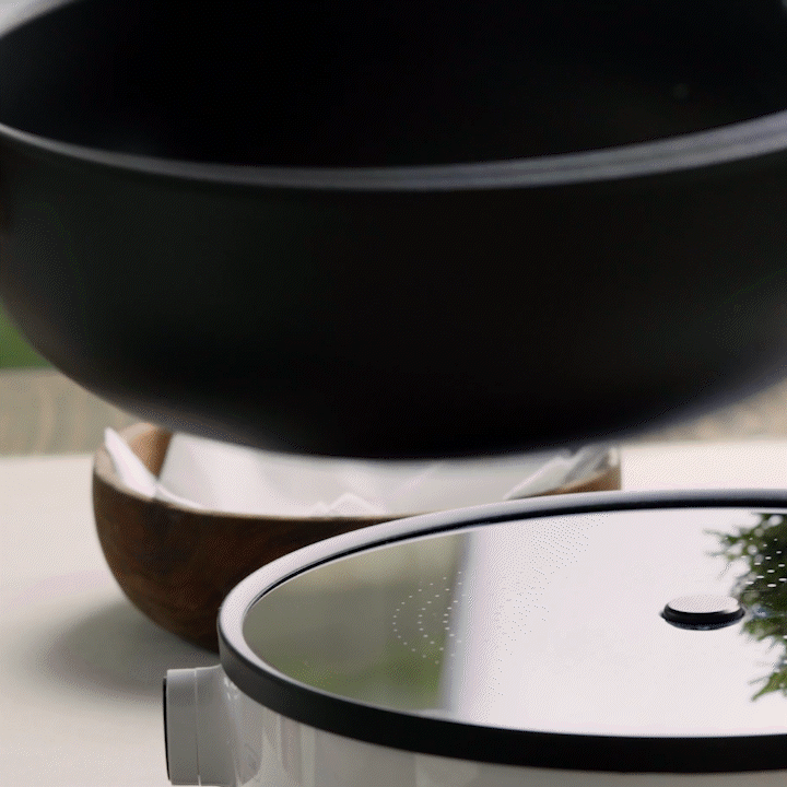 The Nonstick Chef's Pan